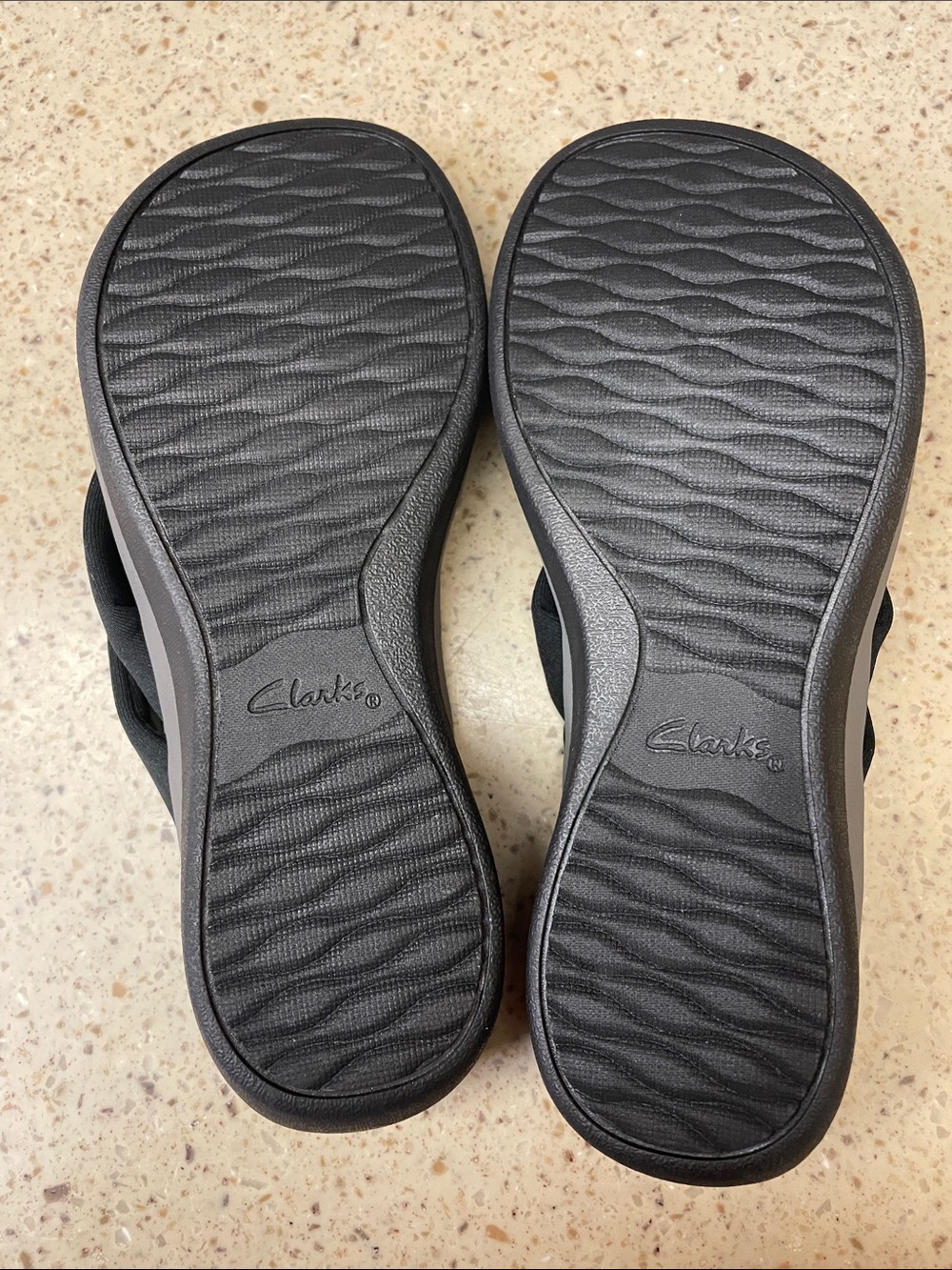 Clarks Cloudsteppers Black Knotted Strap Gray Footbed Flip Flops - Picture 4 of 4